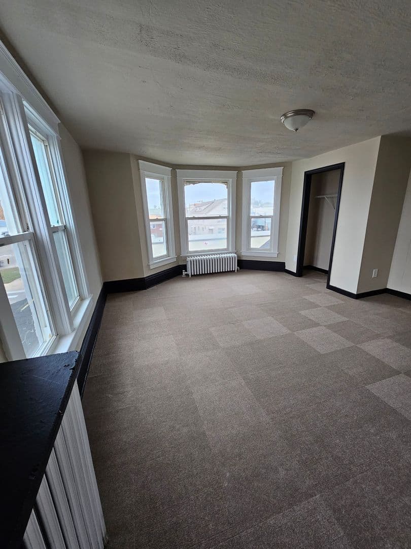 Knoxville Apartment: 202 W Marion St
