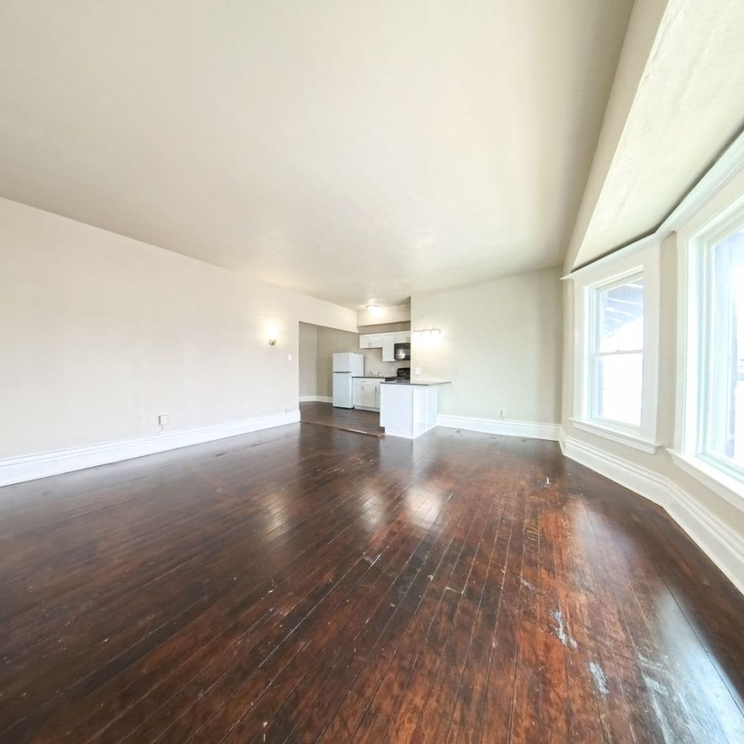Marshalltown Apartment: 511 W State St