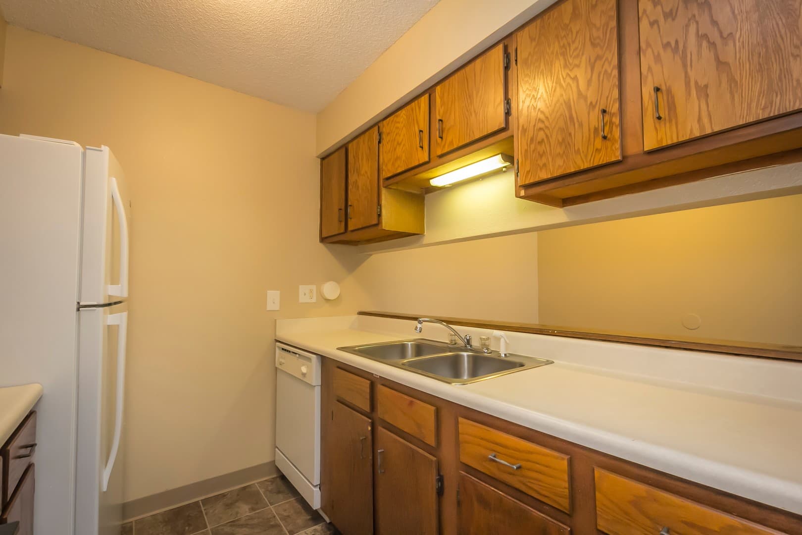 Perry Apartment: 2516 Perry Park Ave