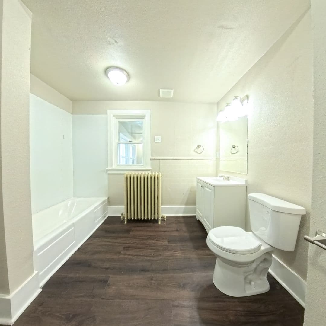 Marshalltown Apartment: 511 W State St
