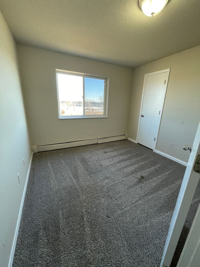 Perry Apartment: 2902 Iowa St