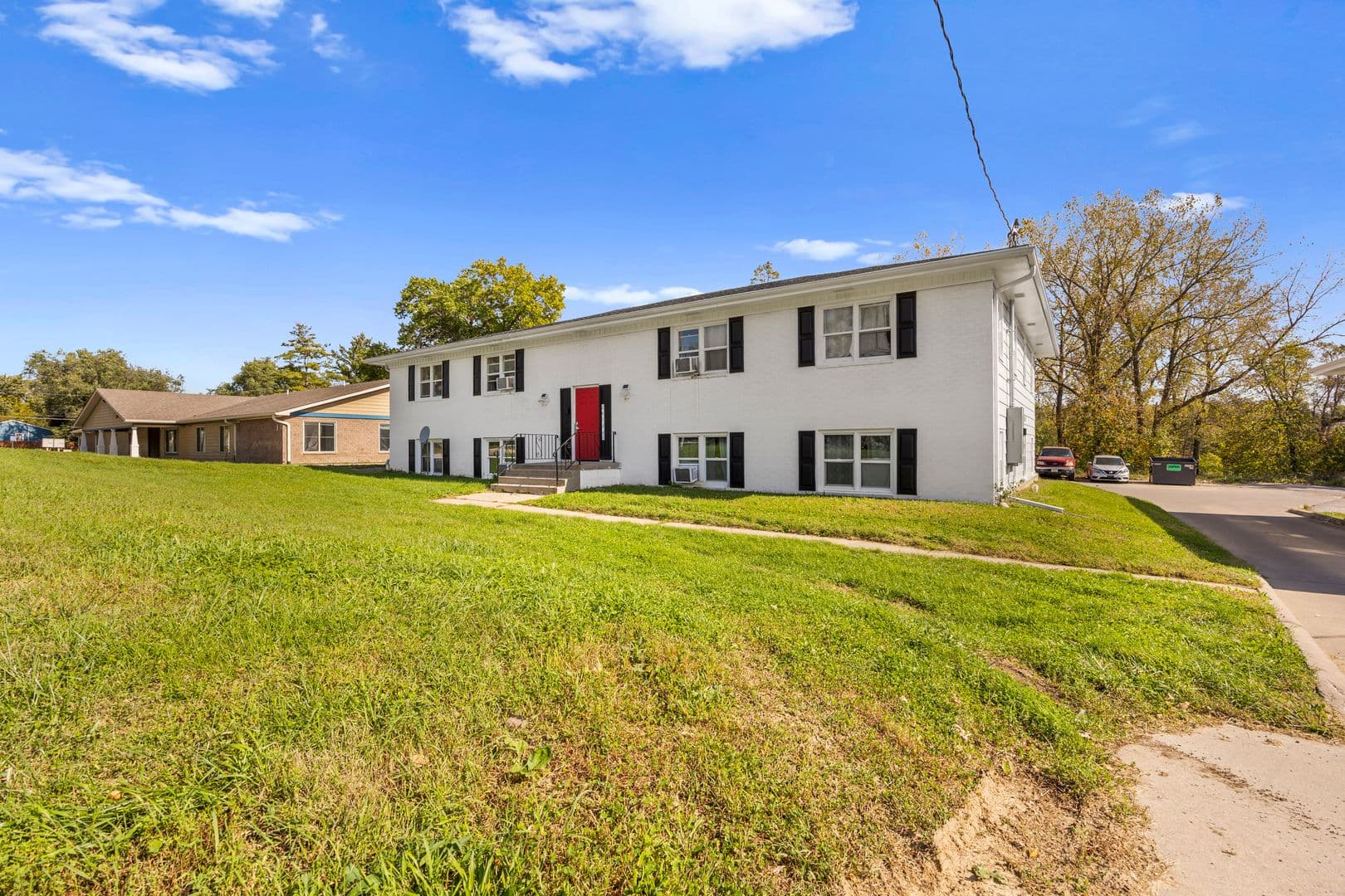 Des Moines Apartment: 2413 24th St