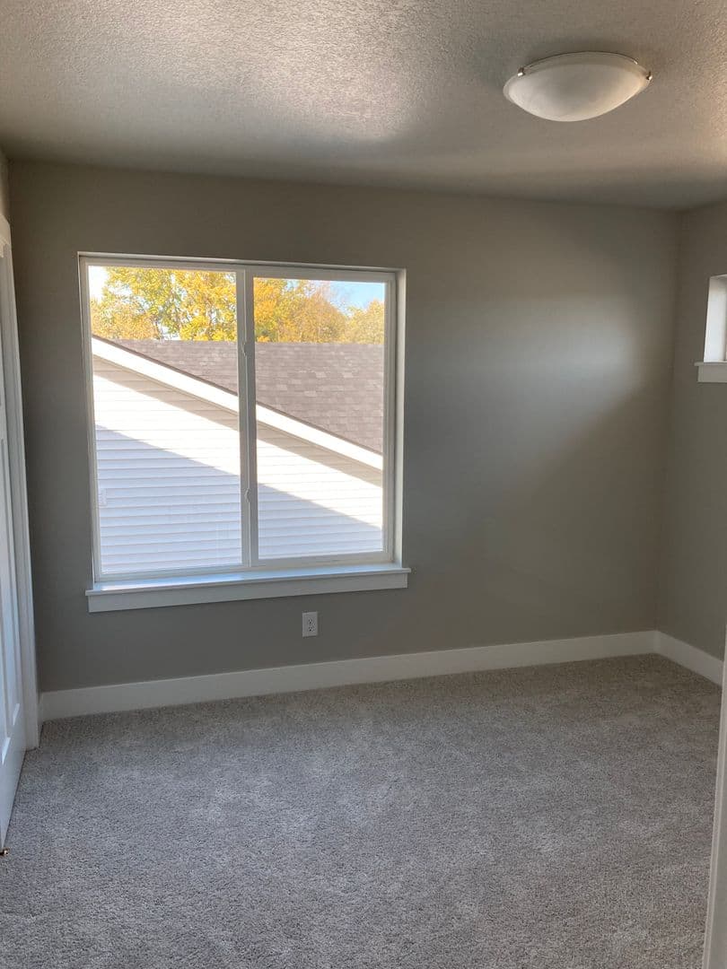 Urbandale House: 5200 155 St