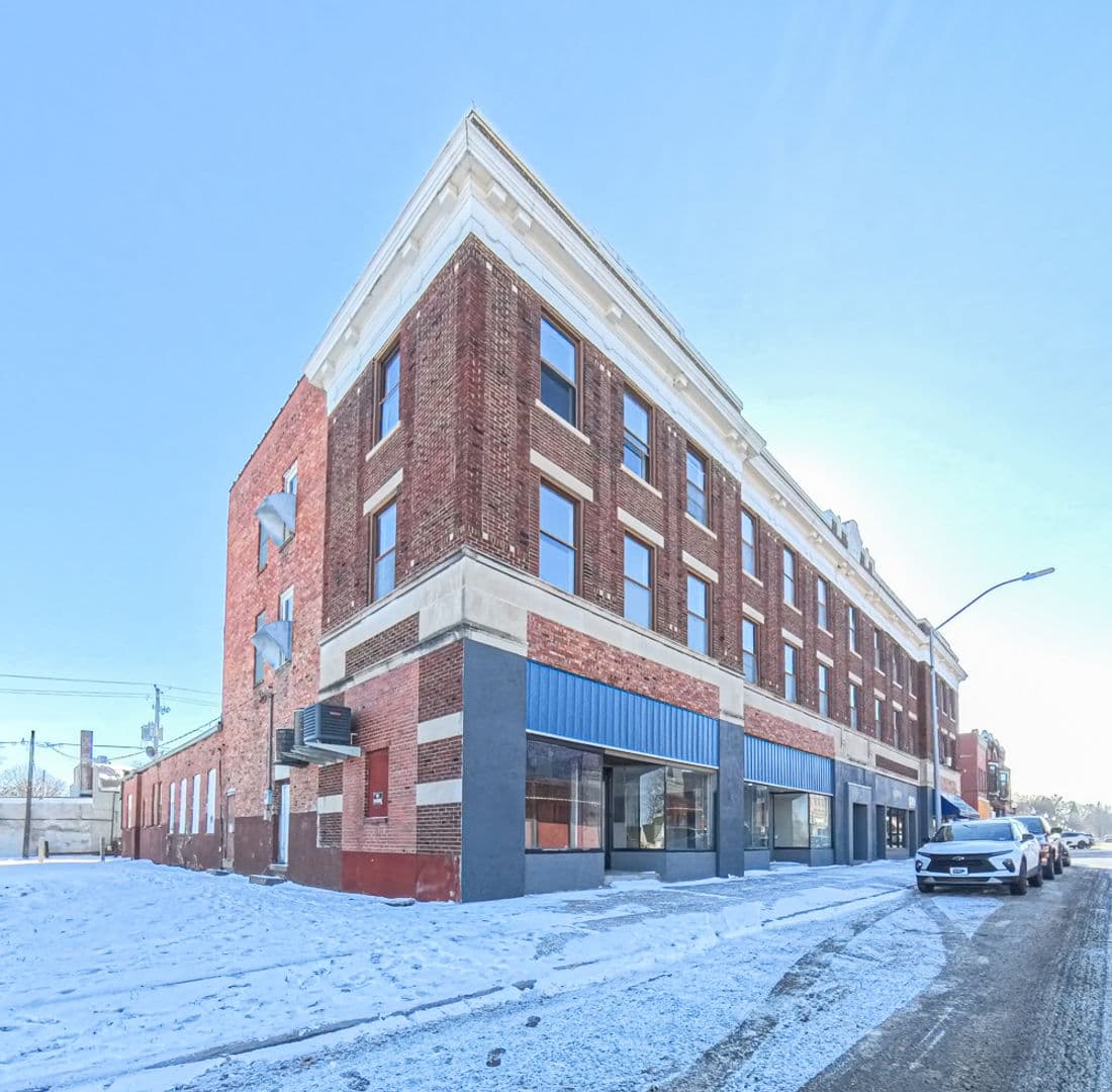 Hampton Apartment: 205 1st St NW