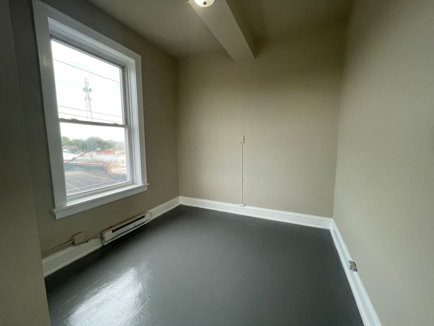 Hampton Apartment: 205 1st St NW
