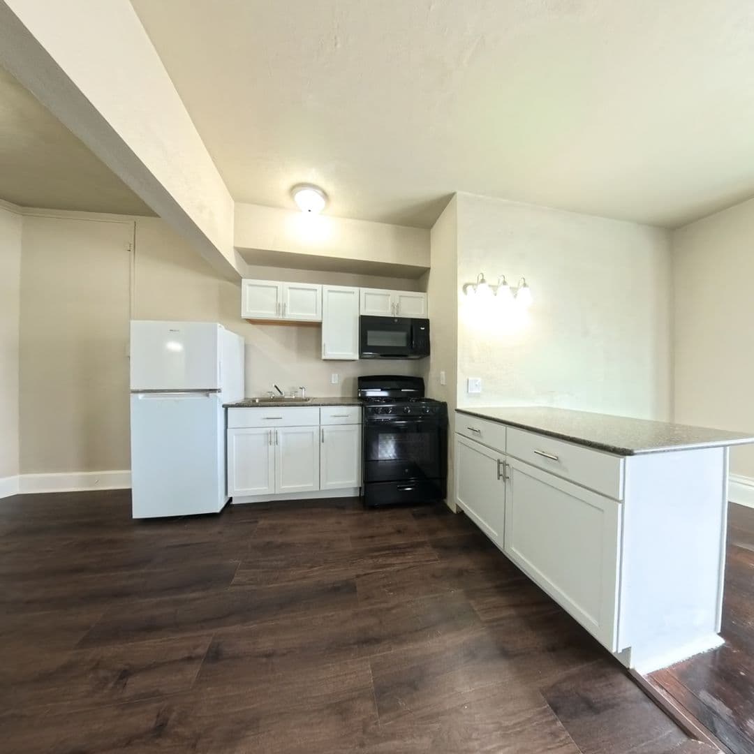 Marshalltown Apartment: 511 W State St