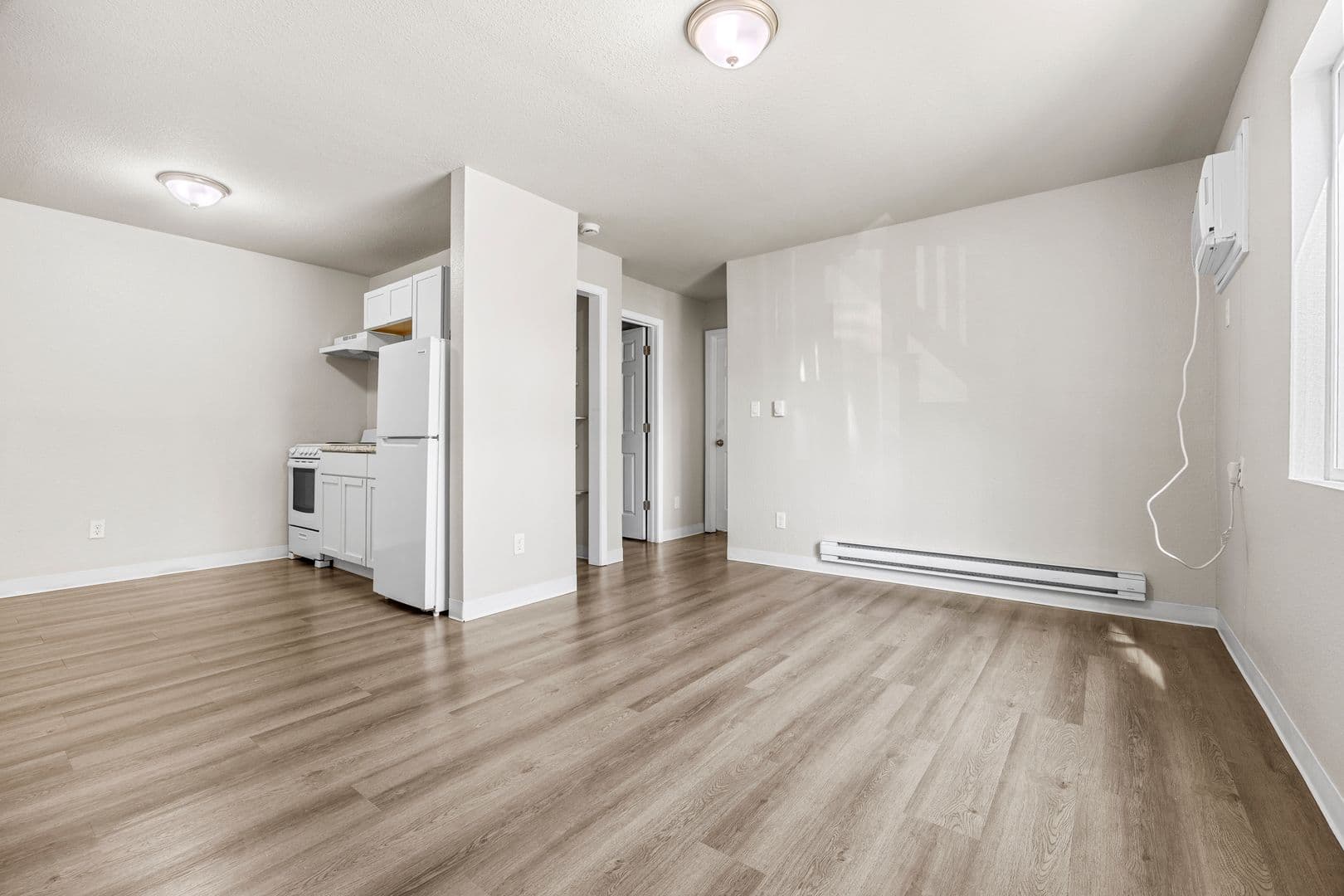Des Moines Apartment: 2413 24th St