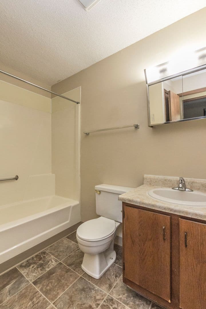 Perry Apartment: 2516 Perry Park Ave