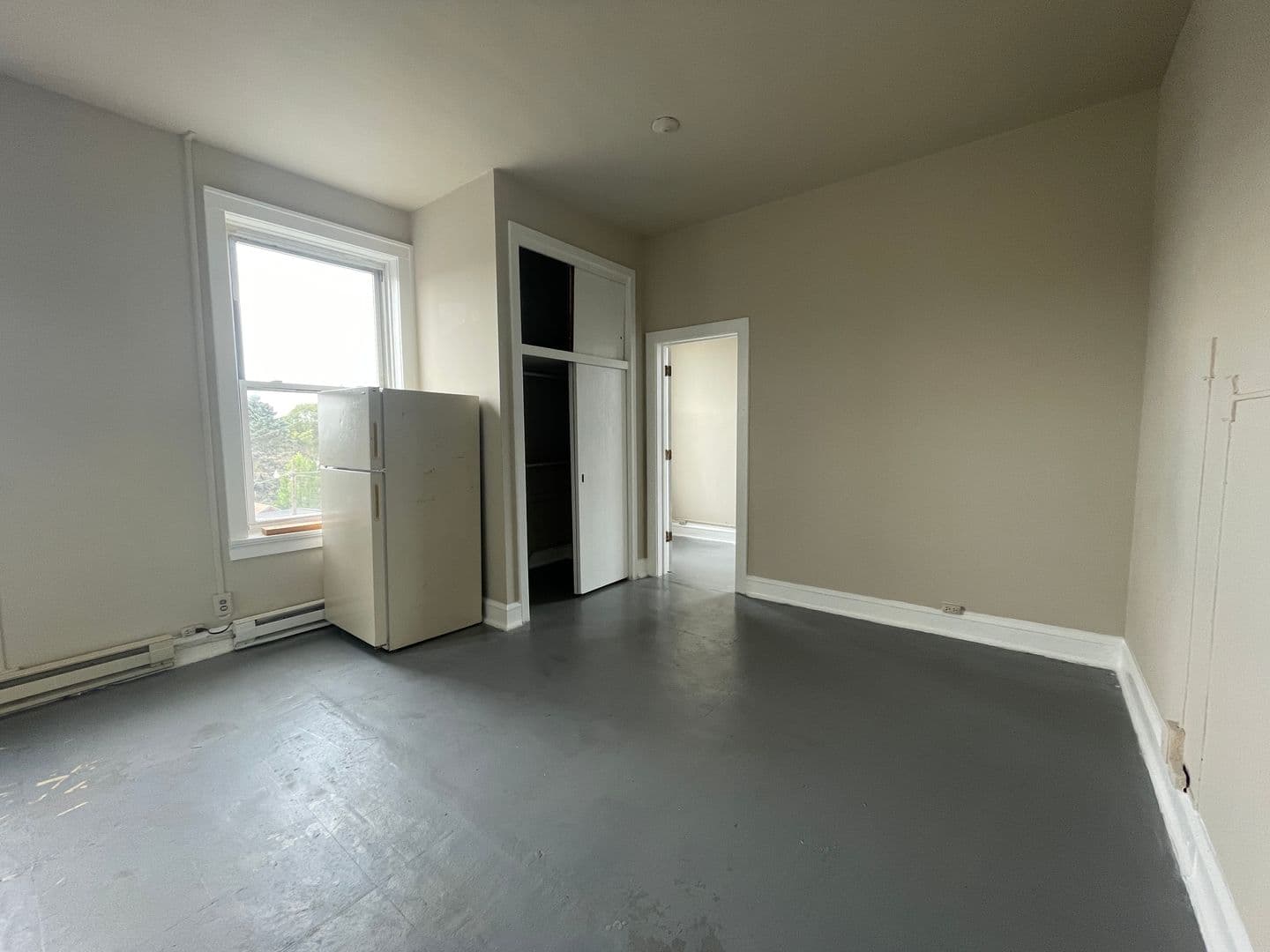 Hampton Apartment: 205 1st St NW