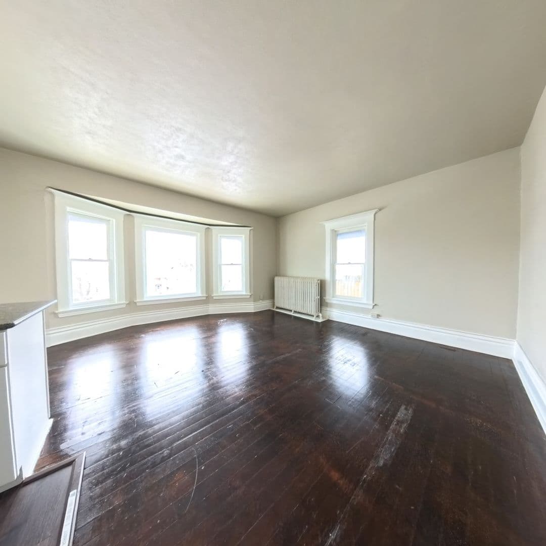 Marshalltown Apartment: 511 W State St