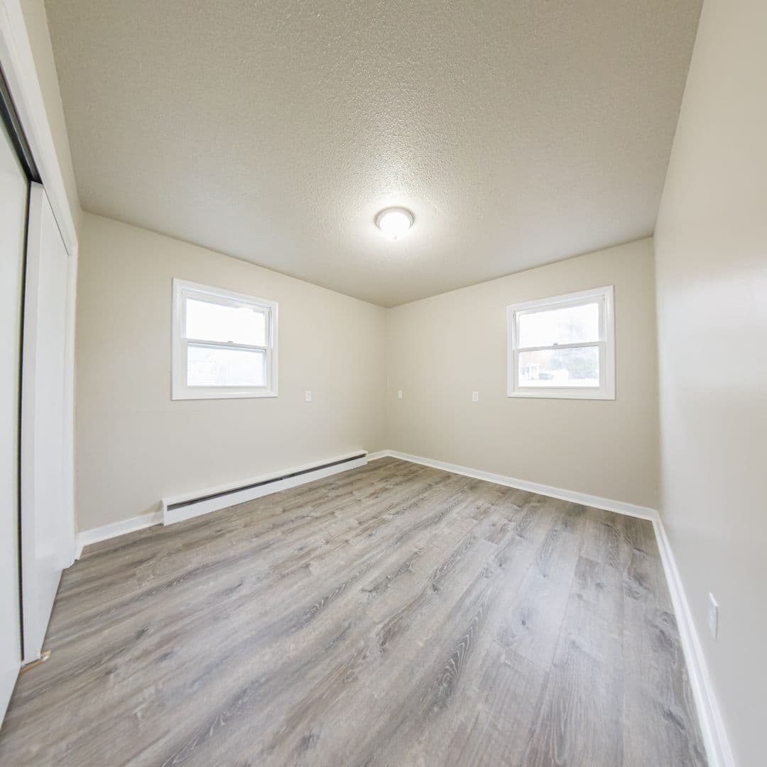 Mitchellville Apartment: 104 2nd St NW