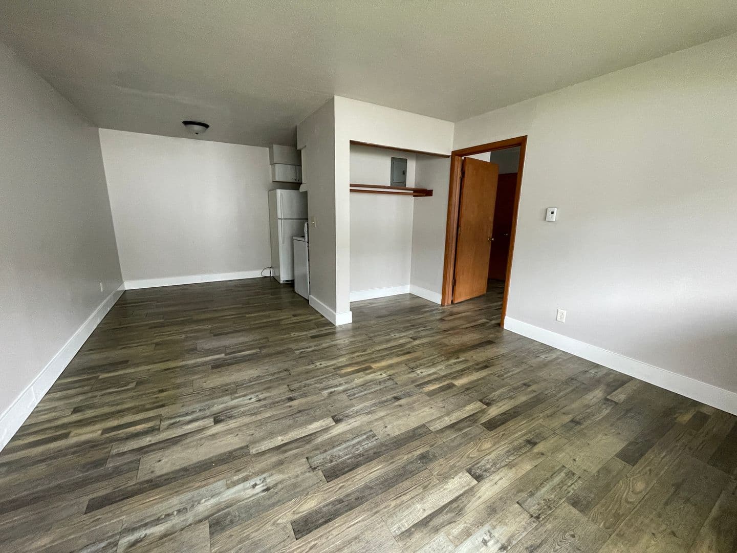 Belle Plaine Apartment: 1307 7th Ave