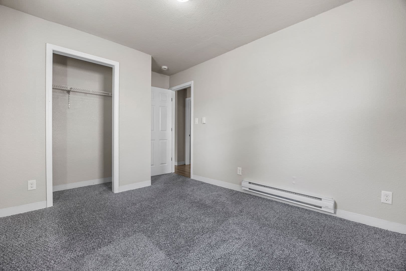 Des Moines Apartment: 2413 24th St