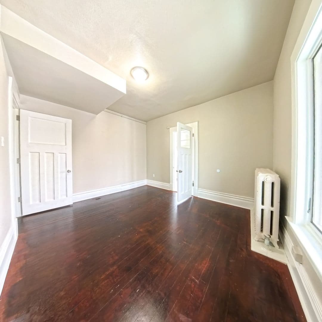 Marshalltown Apartment: 511 W State St