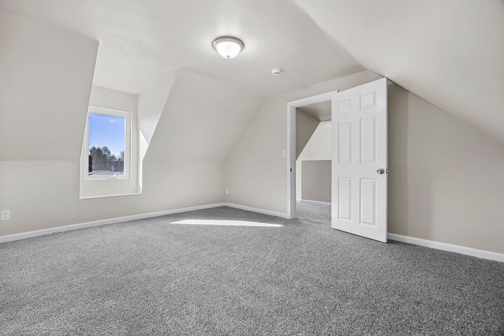 Indianola House: 509 W 2nd Ave
