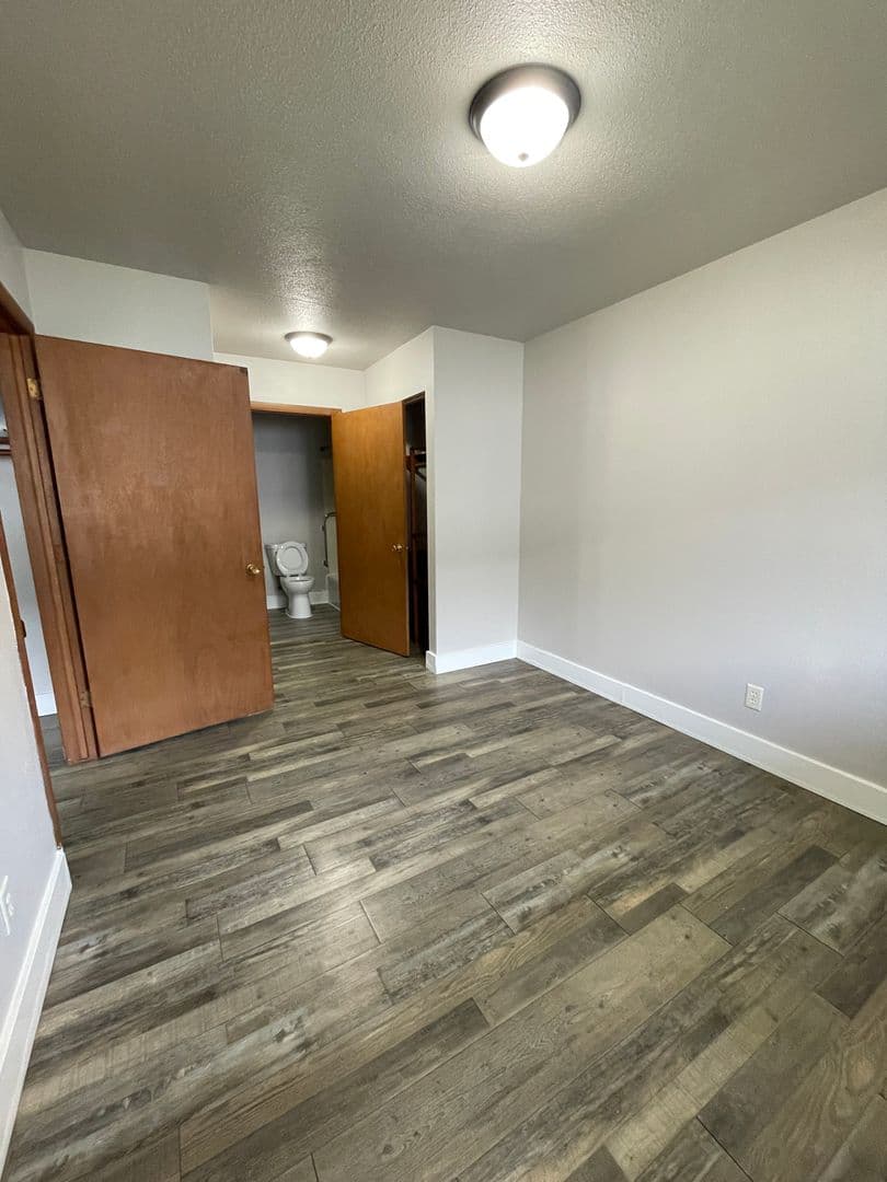 Belle Plaine Apartment: 1307 7th Ave