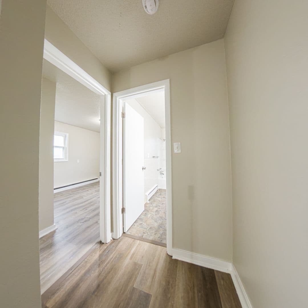 Mitchellville Apartment: 104 2nd St NW