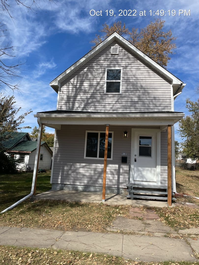 Perry House: 912 Rawson St