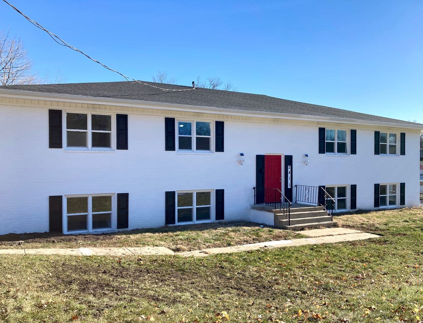 Des Moines Apartment: 2413 24th St