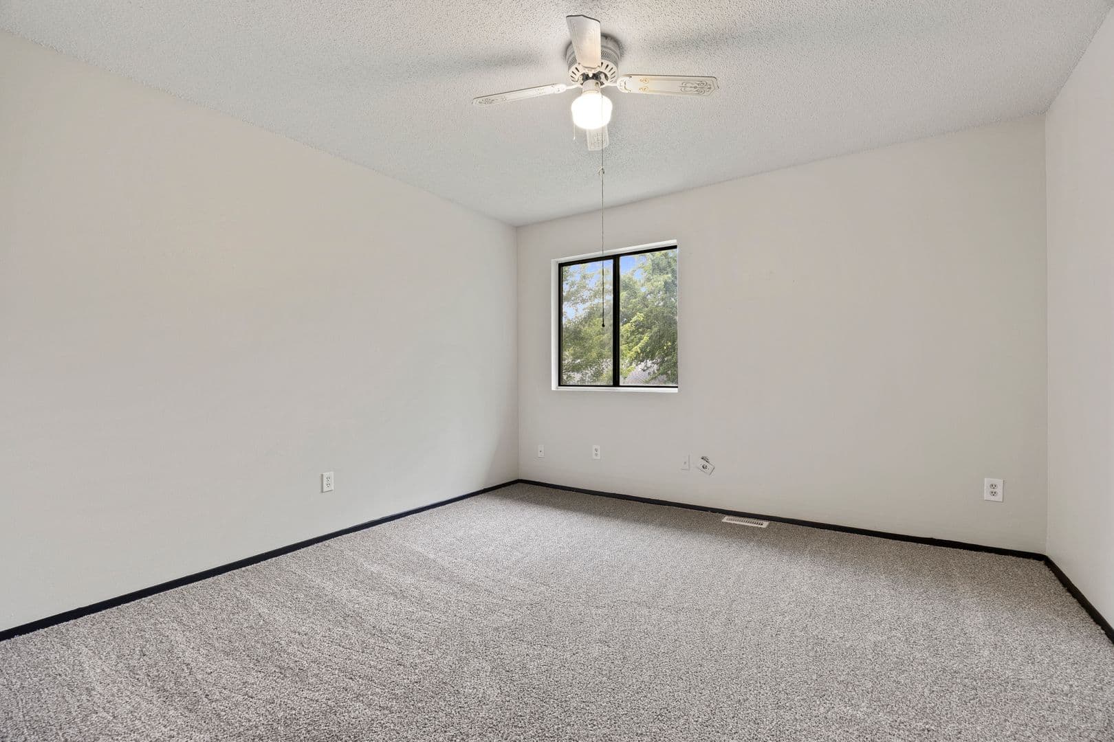 Des Moines House: 1903 E Creston Ave
