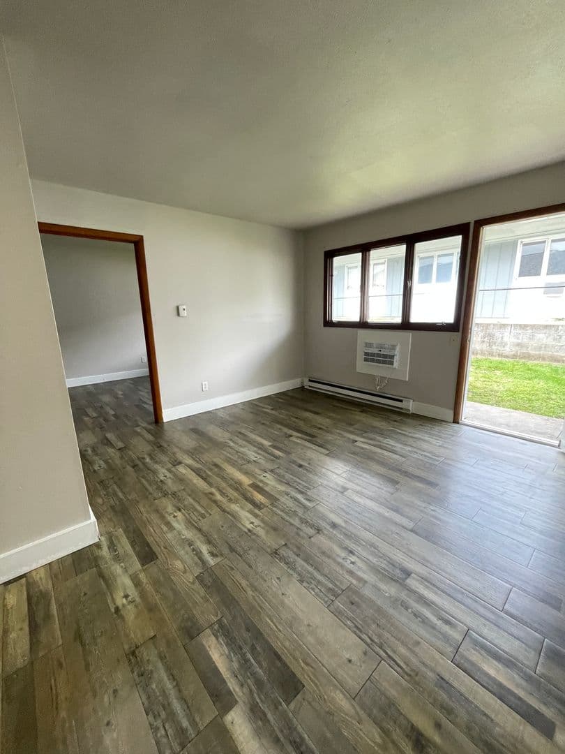 Belle Plaine Apartment: 1307 7th Ave