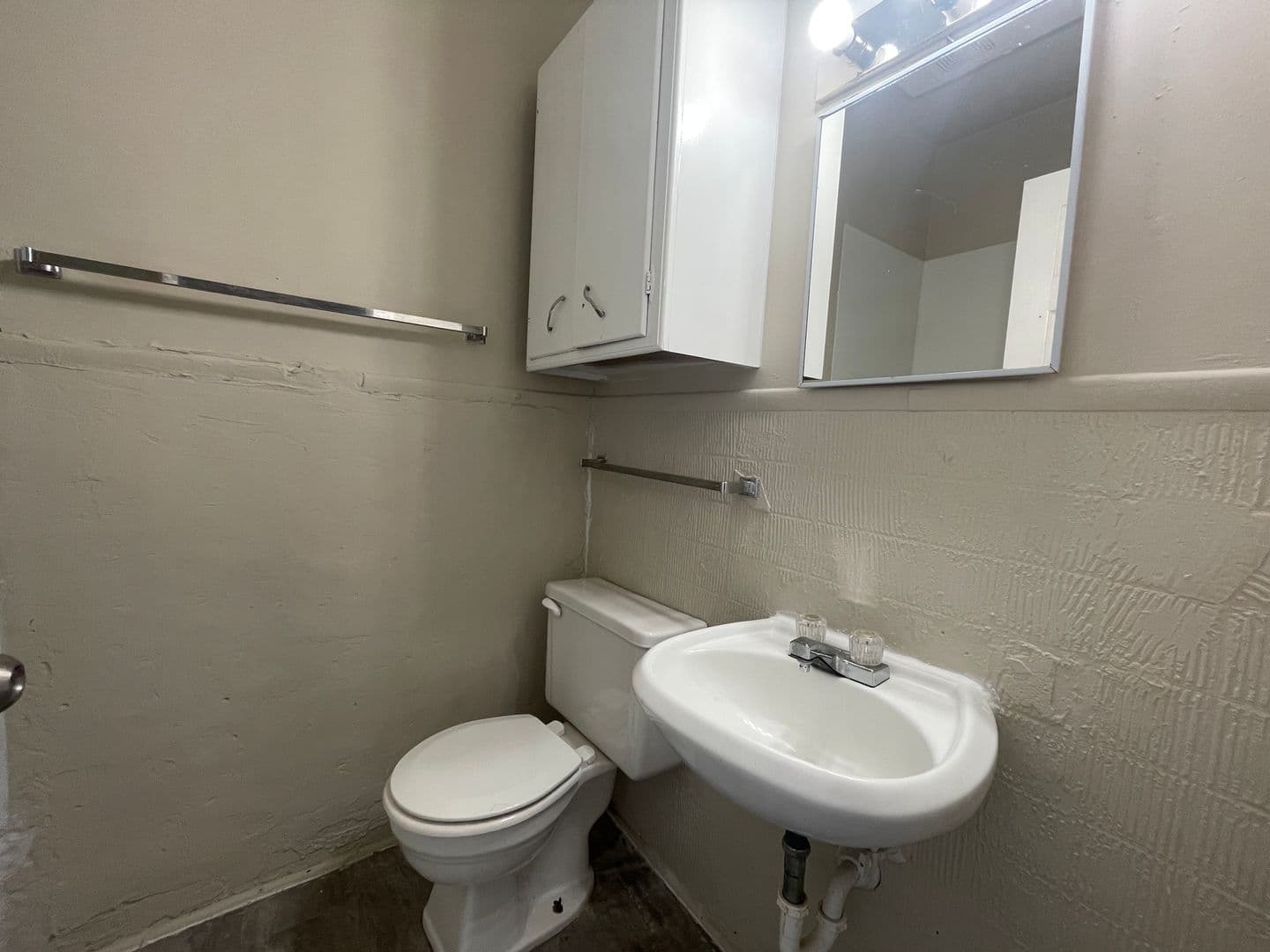 Hampton Apartment: 205 1st St NW