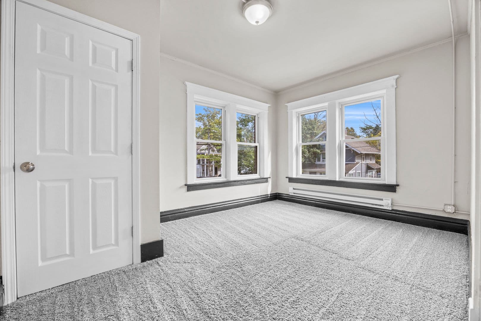 Des Moines Apartment: 2901 Cottage Grove Ave