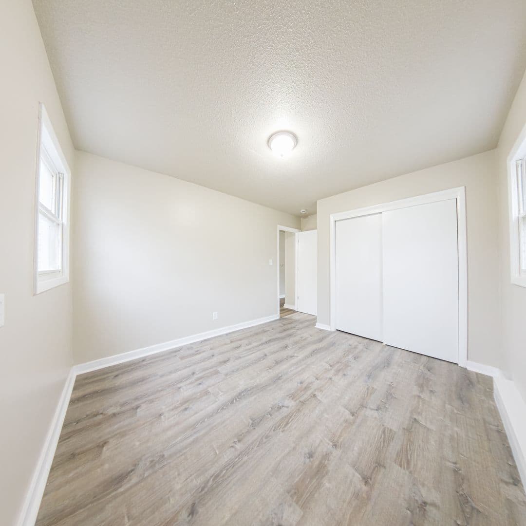 Mitchellville Apartment: 104 2nd St NW