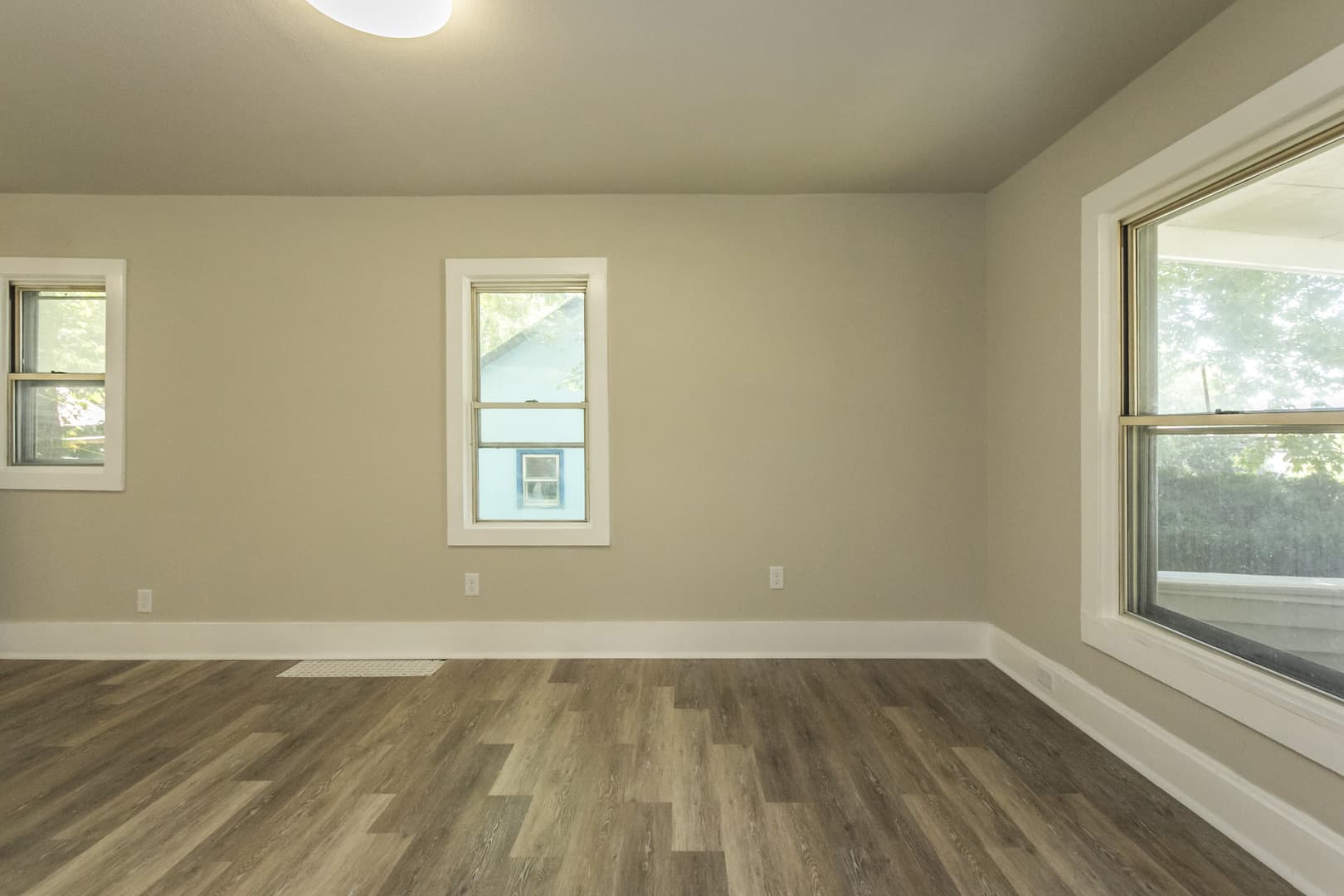 Des Moines House: 2807 Oxford St