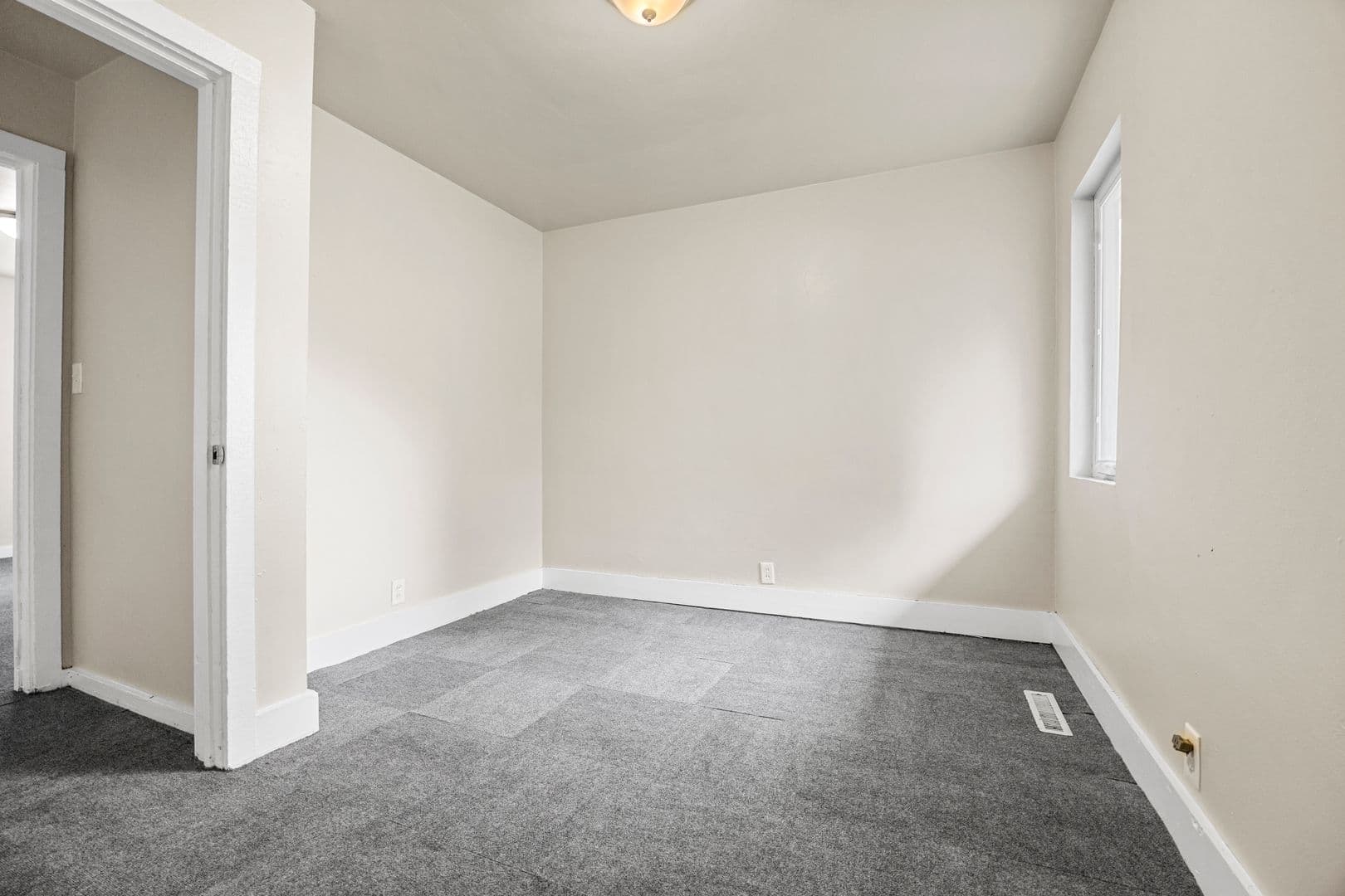 Knoxville House: 918 N Harlan St
