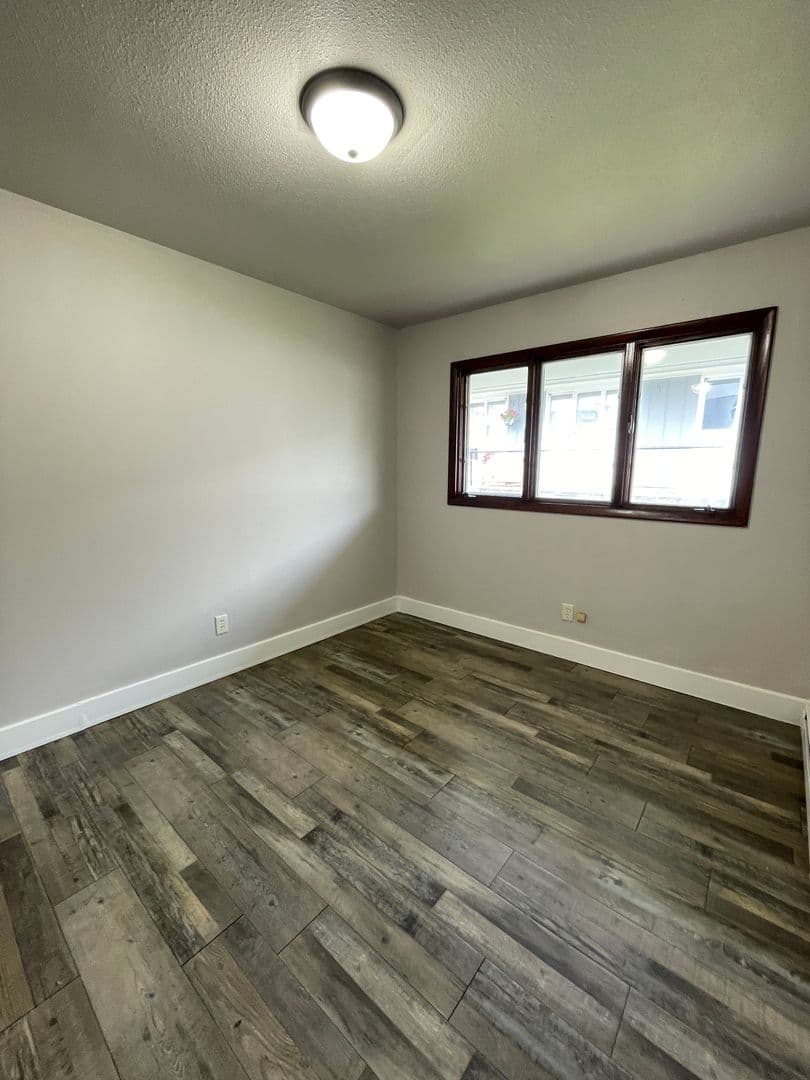 Belle Plaine Apartment: 1307 7th Ave