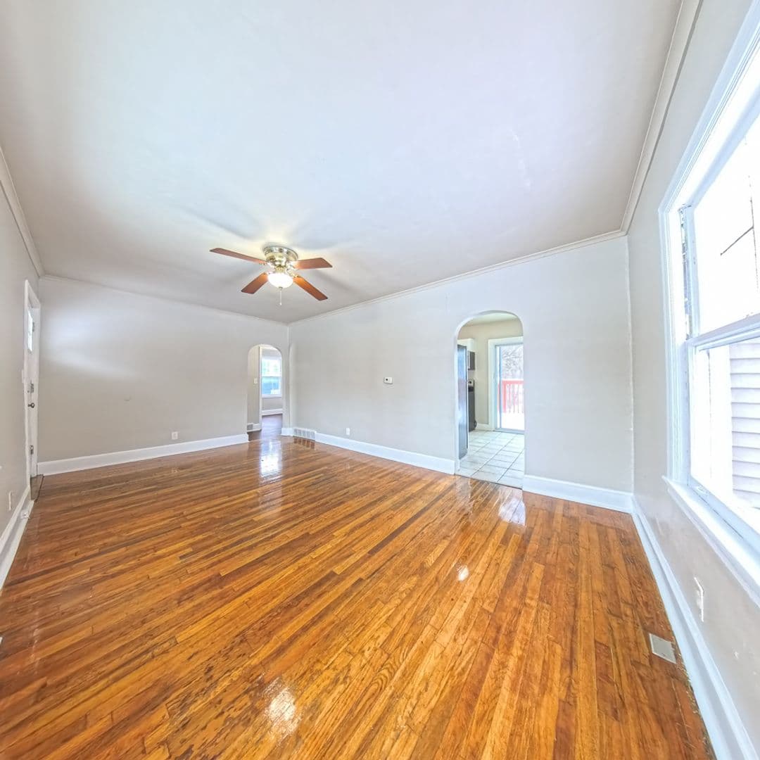 Des Moines House: 2502 Woodland Ave