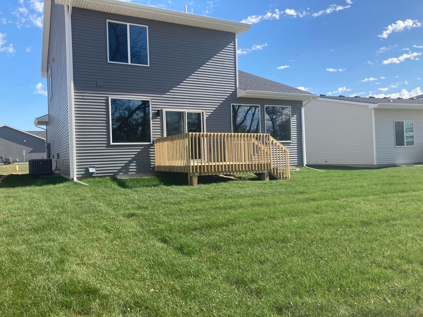Urbandale House: 5200 155 St