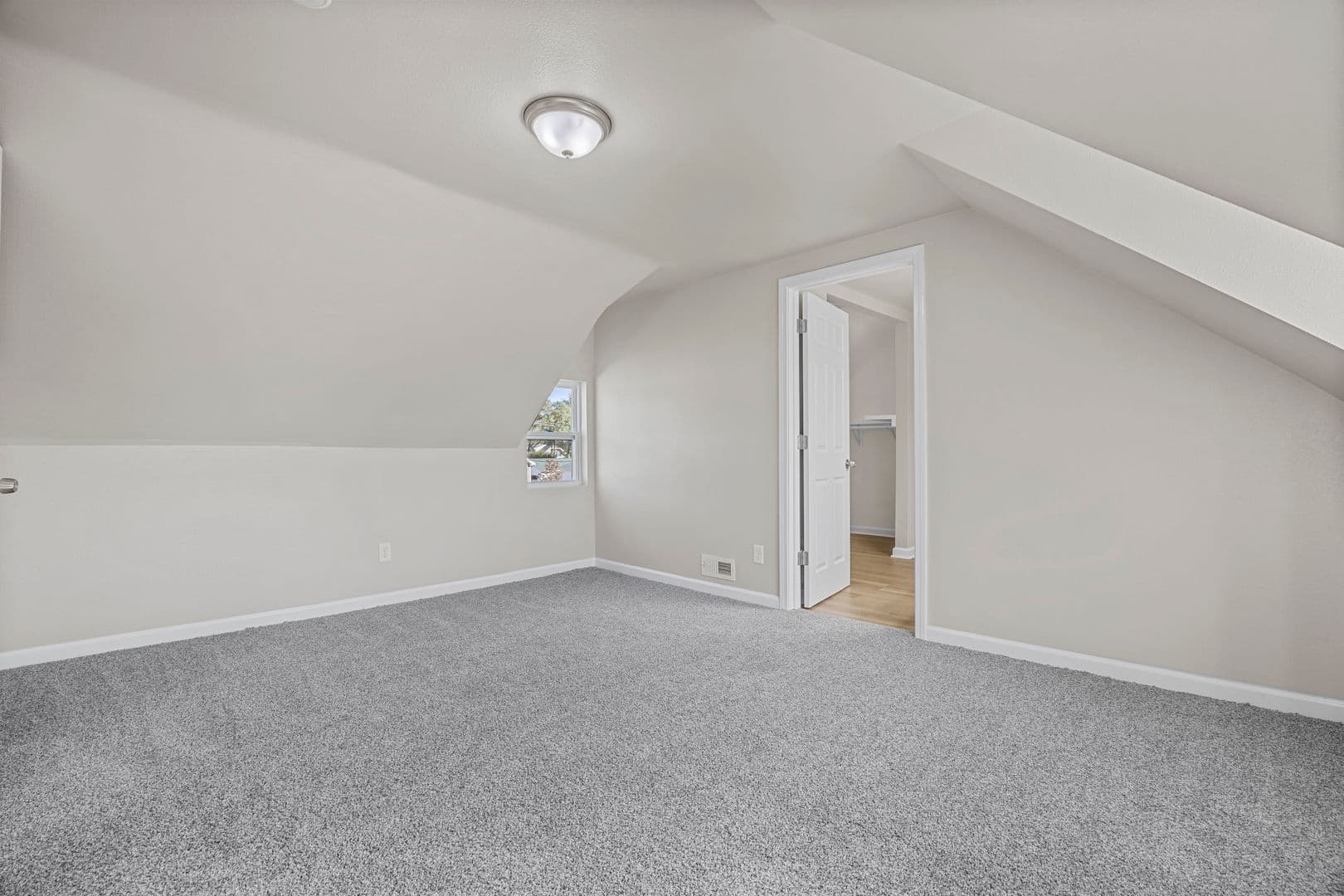 Indianola House: 509 W 2nd Ave