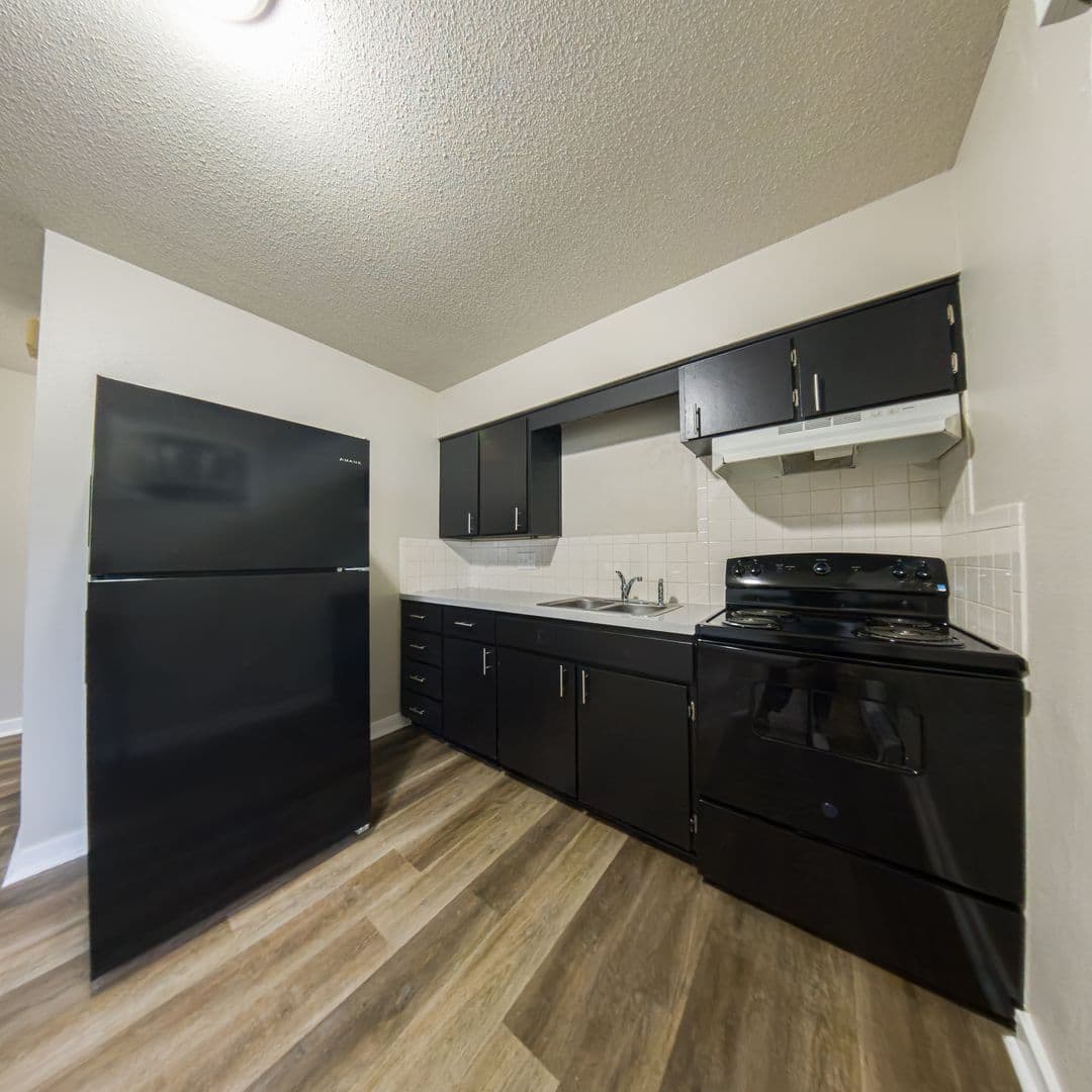 Mitchellville Apartment: 104 2nd St NW