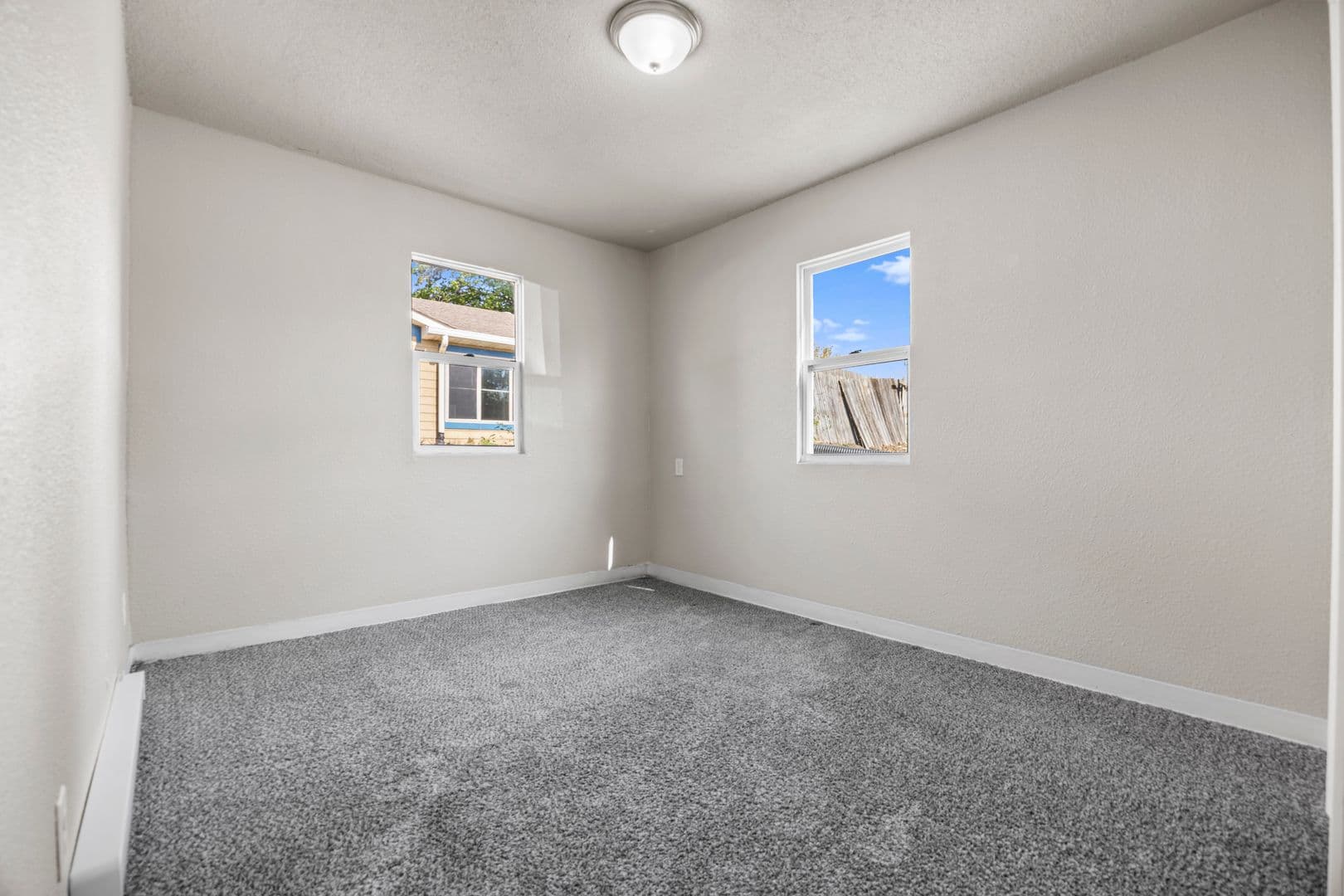 Des Moines Apartment: 2413 24th St