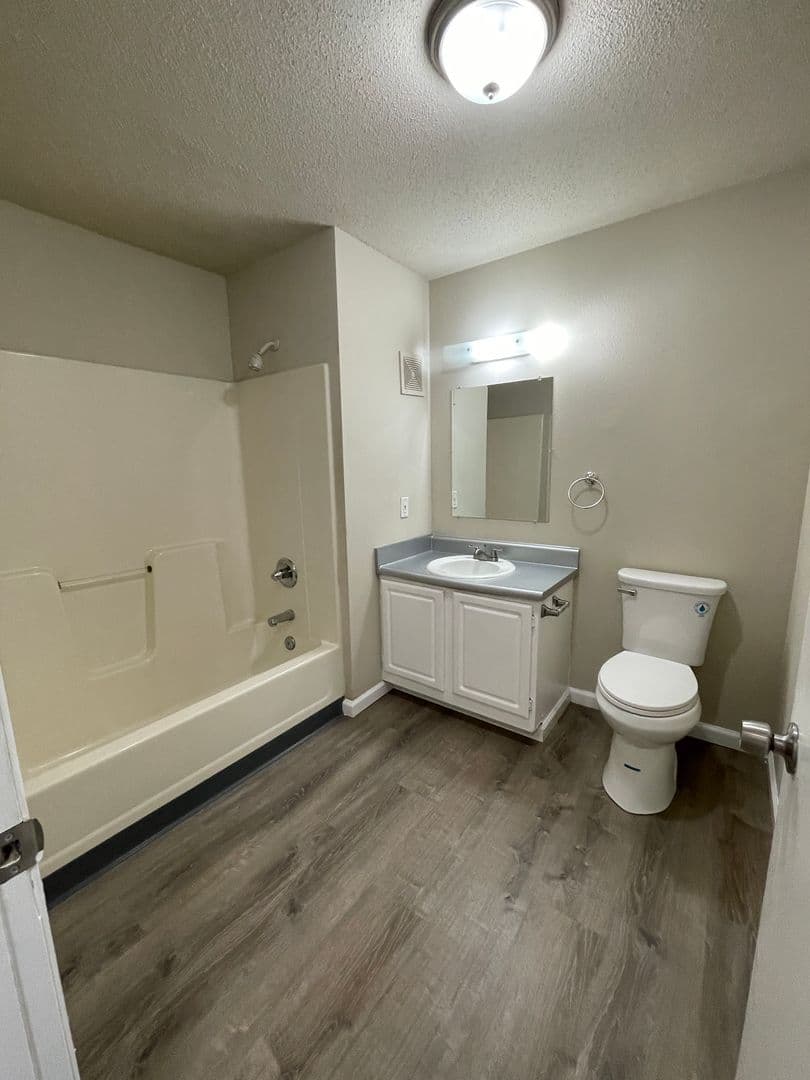 Perry Apartment: 2902 Iowa St