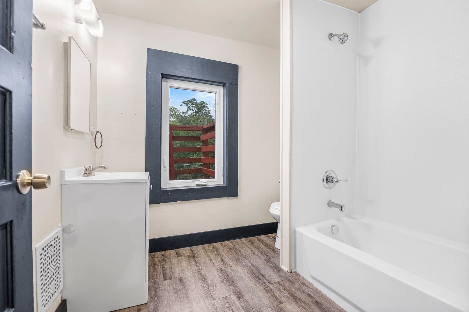 Des Moines Apartment: 1437-1439 11th St