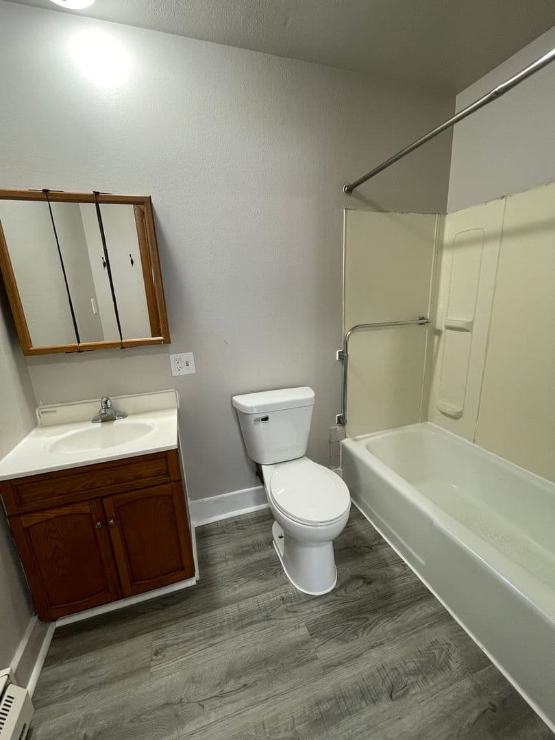 Belle Plaine Apartment: 1307 7th Ave