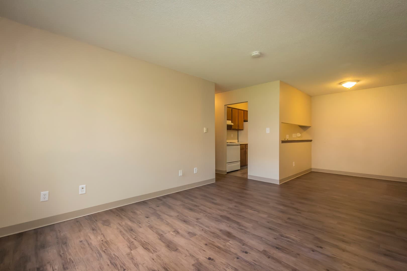 Perry Apartment: 2516 Perry Park Ave