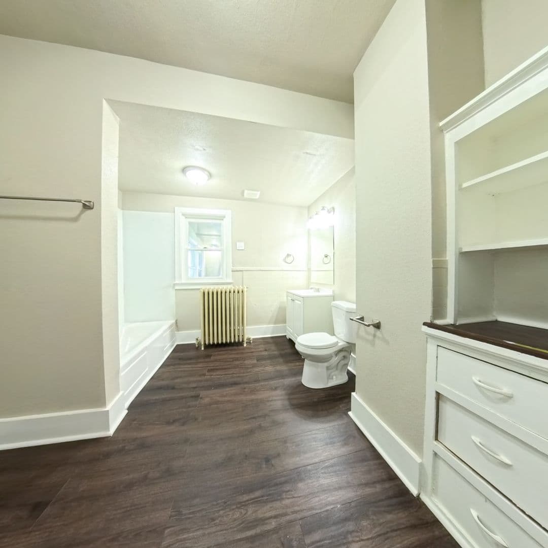 Marshalltown Apartment: 511 W State St