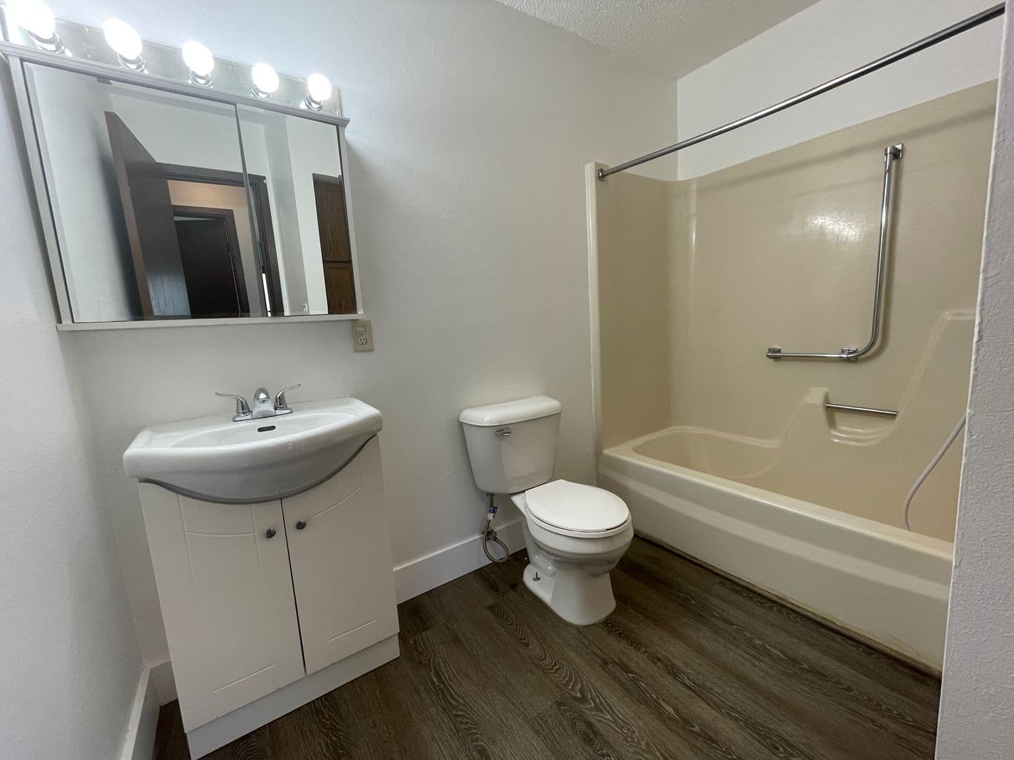 Union Apartment: 505 Barclay St