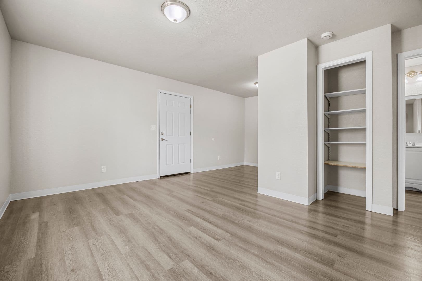 Des Moines Apartment: 2413 24th St