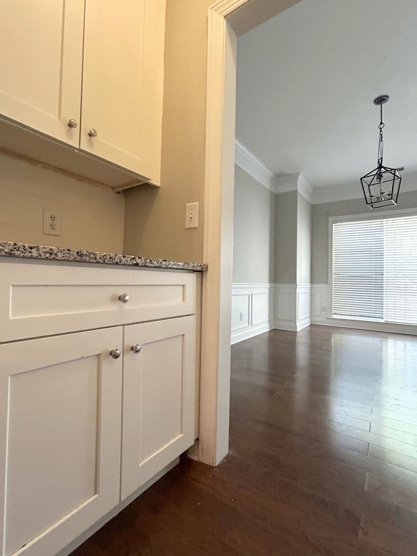 Matthews House: 733 Meadow Lake Dr