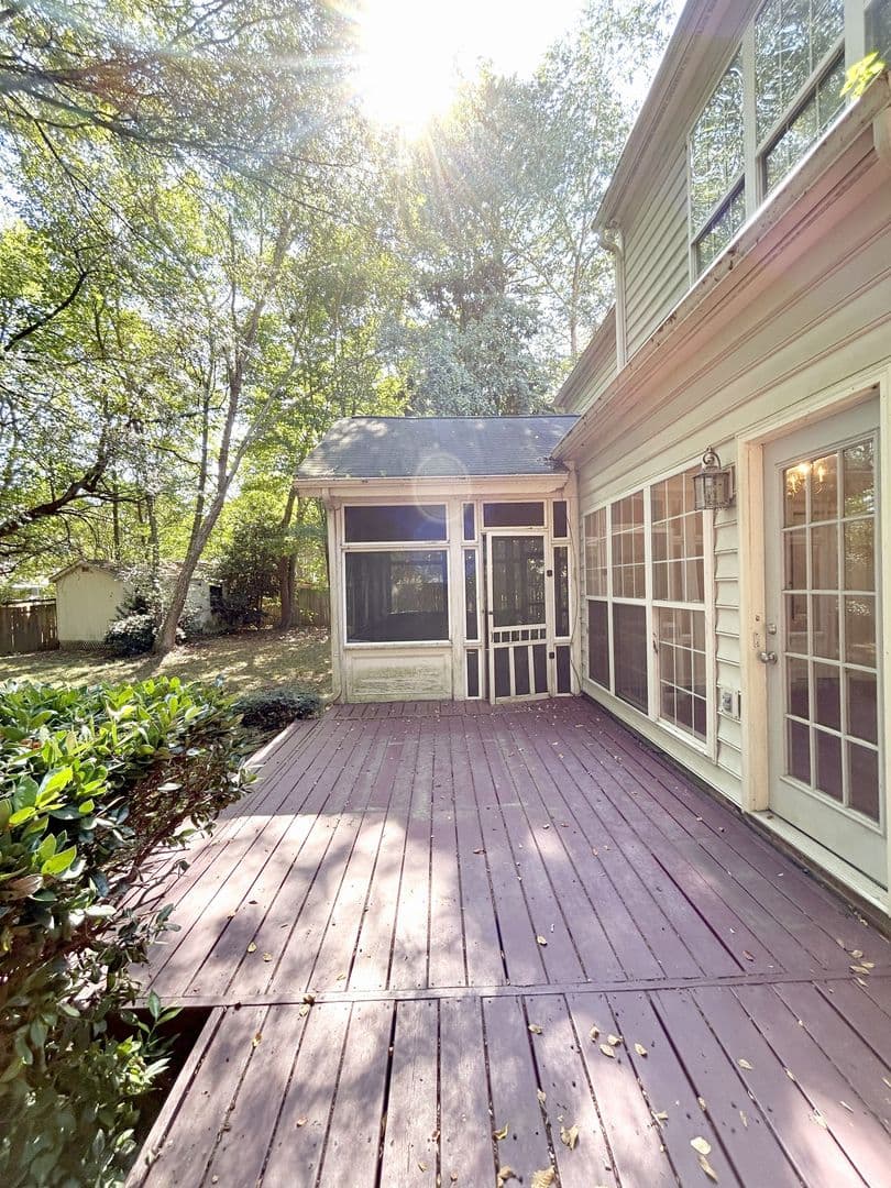 Matthews House: 733 Meadow Lake Dr
