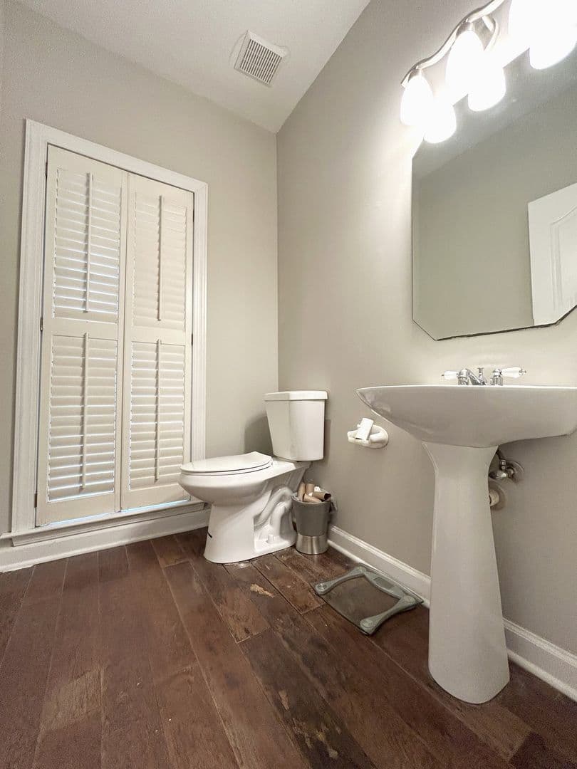 Matthews House: 733 Meadow Lake Dr