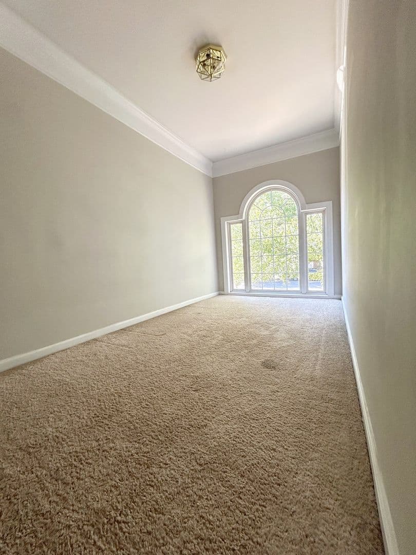 Matthews House: 733 Meadow Lake Dr