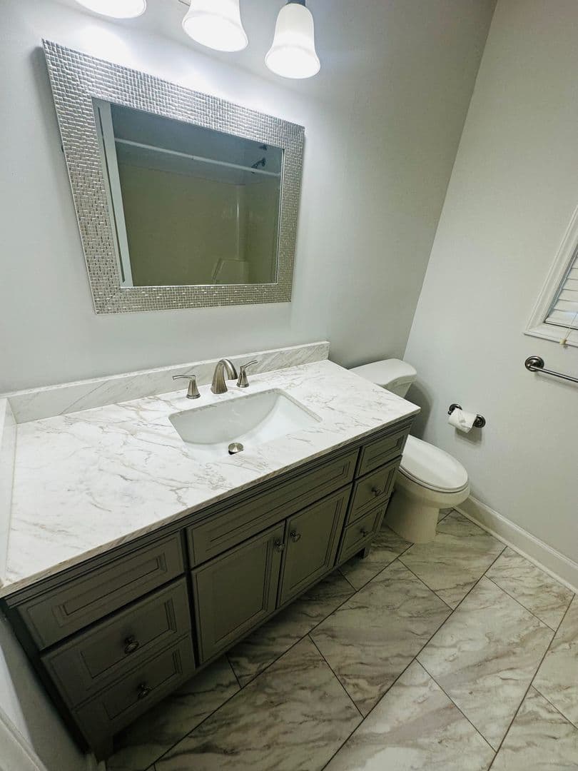 Charlotte House: 4919 Sarah Hall Ln