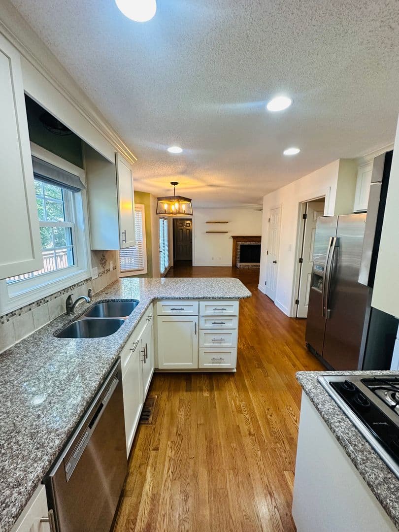 Charlotte House: 4919 Sarah Hall Ln