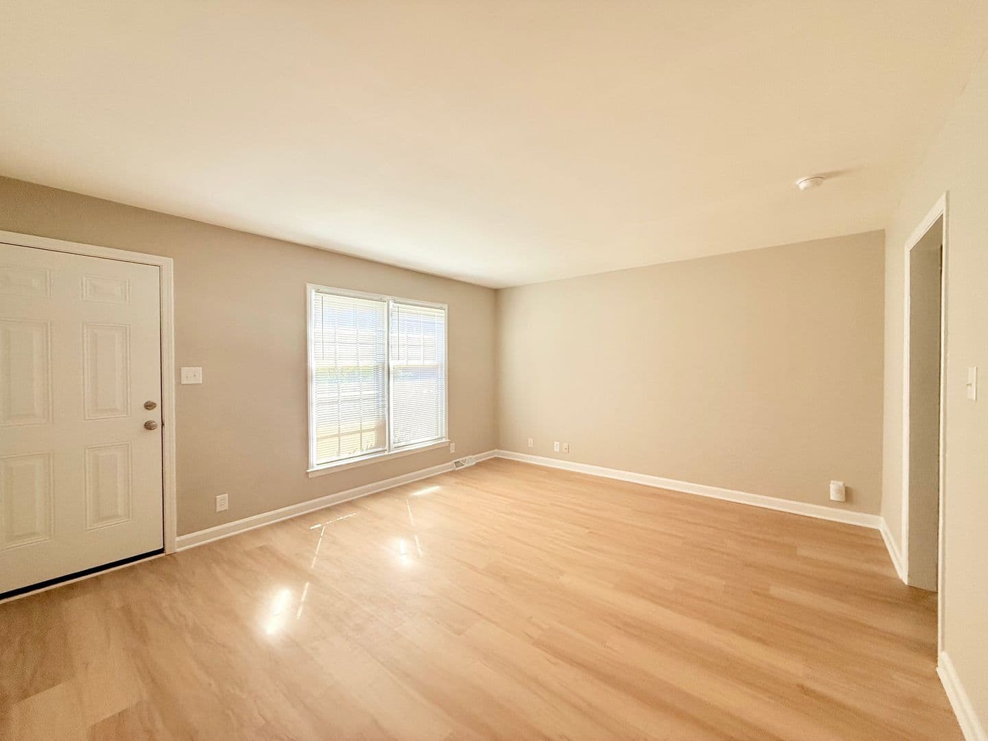 Charlotte Townhome: 3823 Rosehaven Dr.